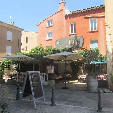 Hotel Restaurant Le Saint Marc Aups Exterior foto