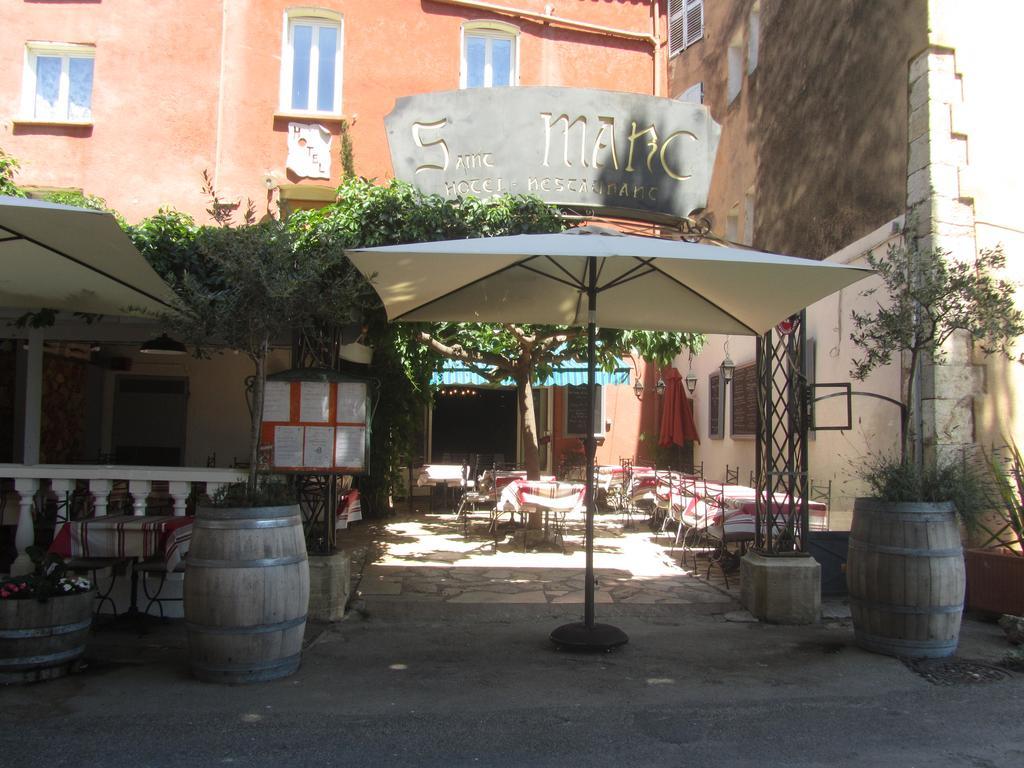 Hotel Restaurant Le Saint Marc Aups Exterior foto
