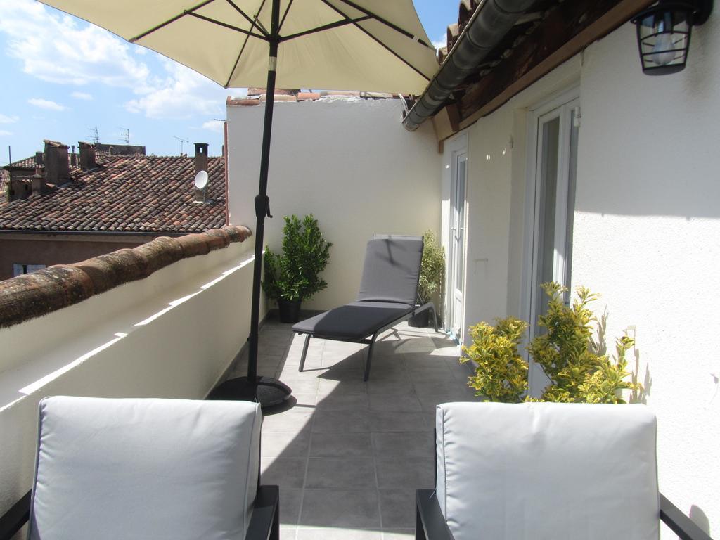 Hotel Restaurant Le Saint Marc Aups Exterior foto