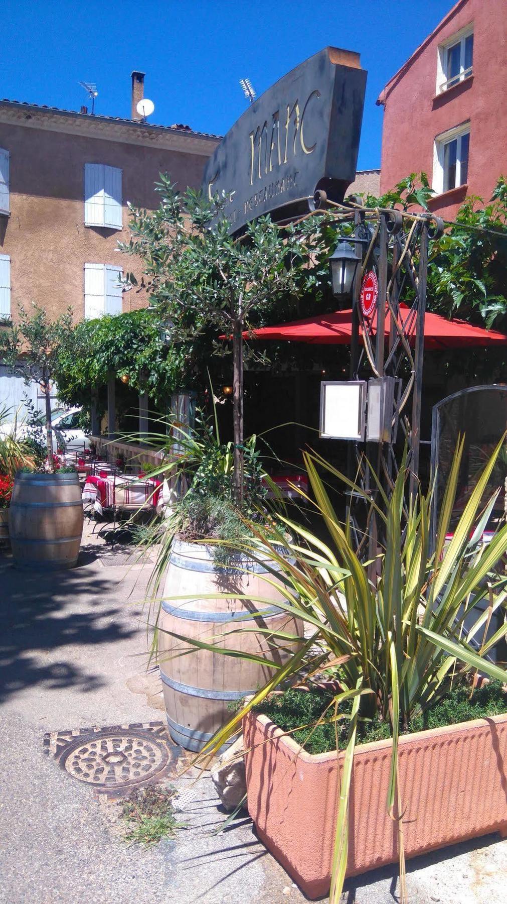 Hotel Restaurant Le Saint Marc Aups Exterior foto