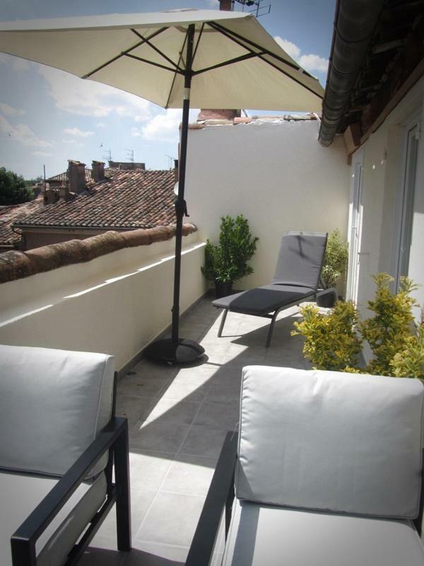 Hotel Restaurant Le Saint Marc Aups Exterior foto
